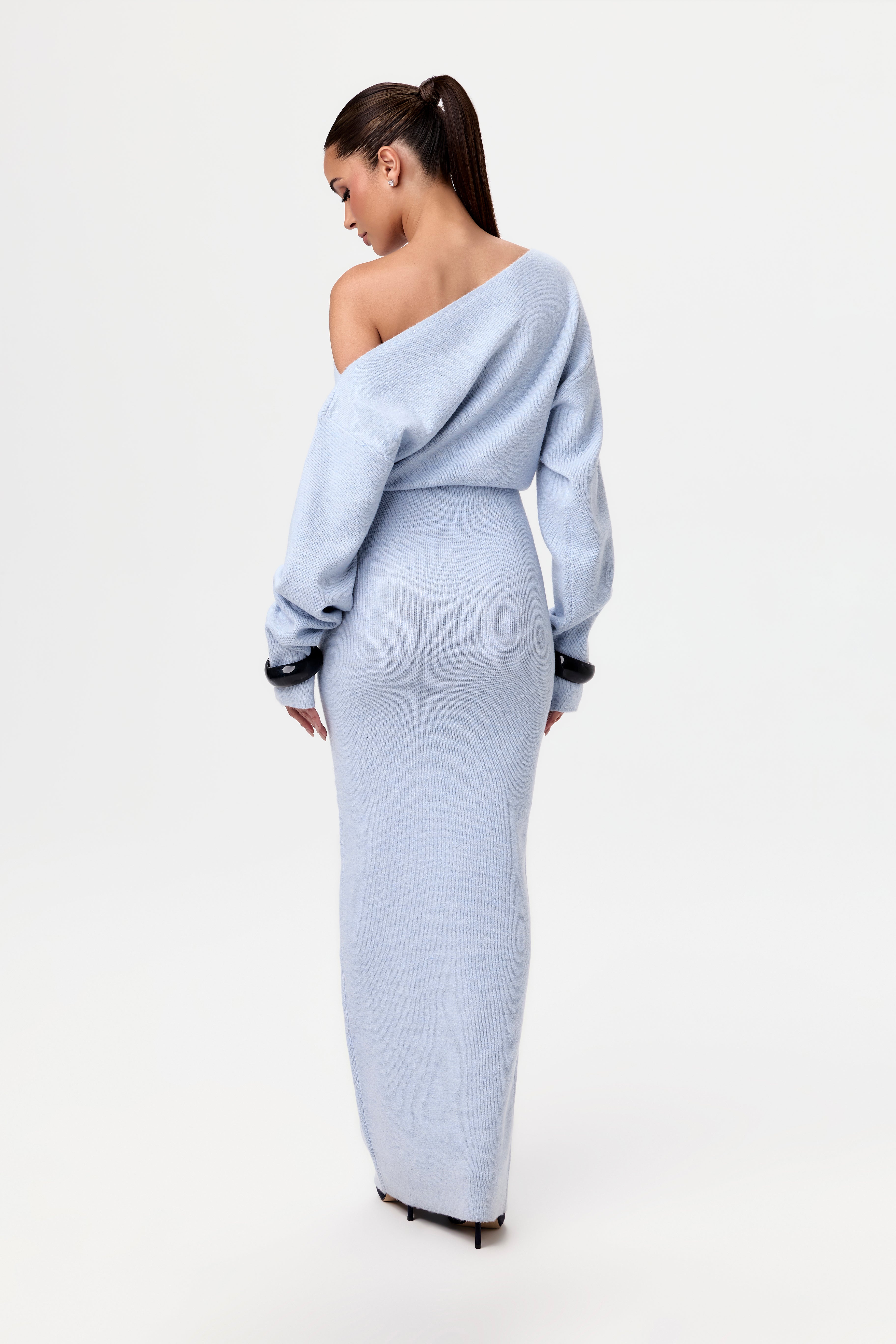 Robe Pull Off-Shoulder