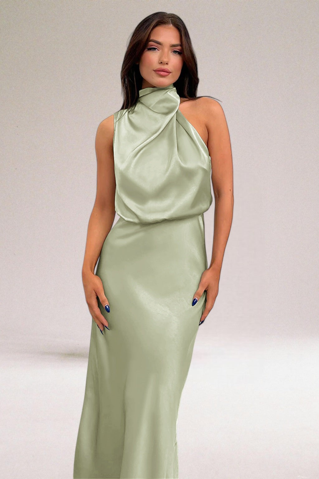 Elvy Paris | Robe glamour en satin avec licou